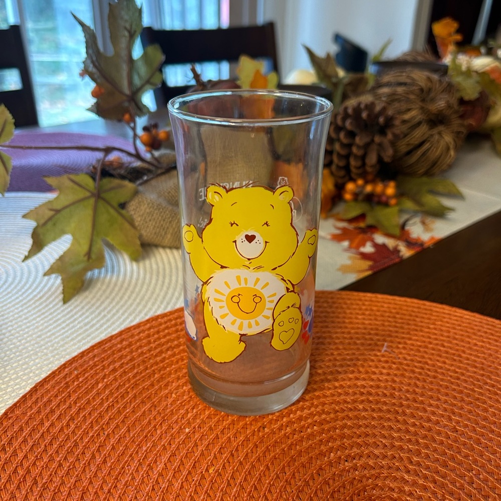 1983Care Bear Pizza Hut drinking glass Funshine Bear